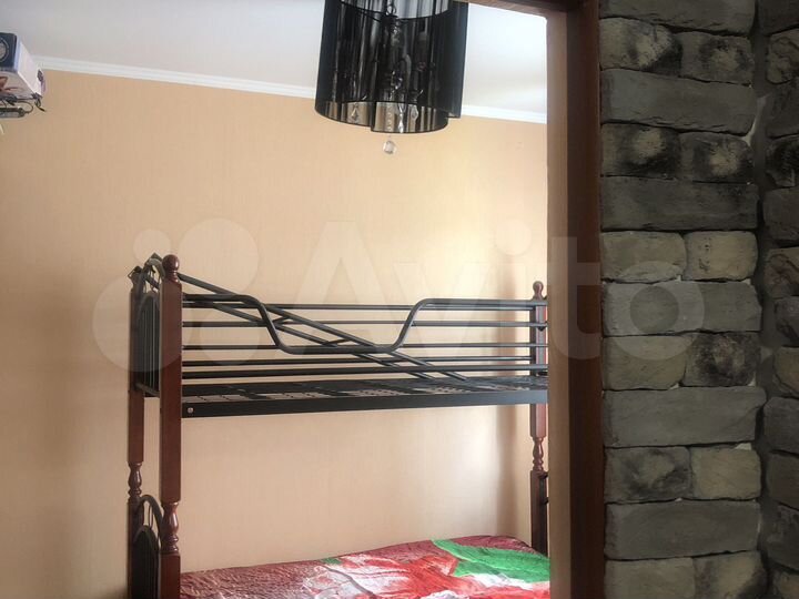 Комната 13 м² в 5-к., 1/2 эт.