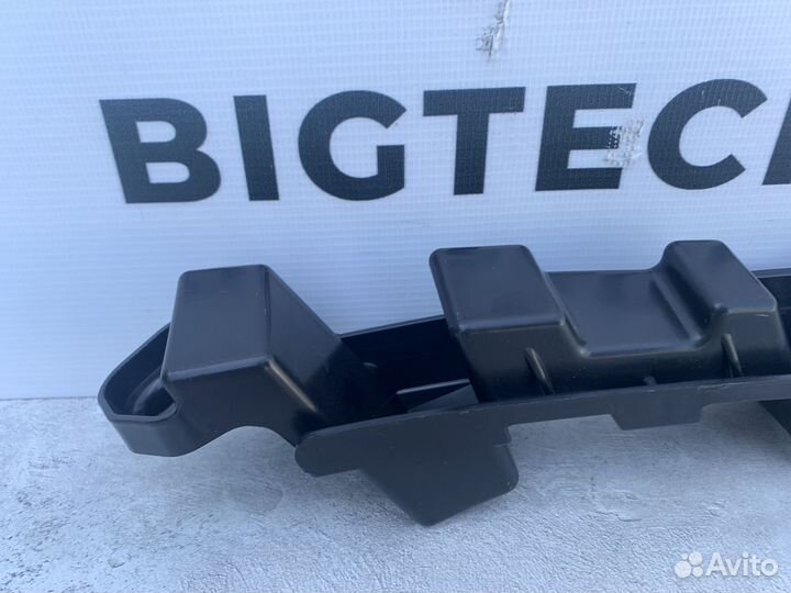 Кронштейн бампера Mercedes W205 A2058800503