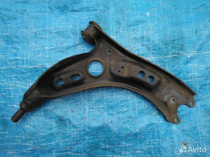 Рычаг передний левый 1K0407165C Шкода Октавия А5