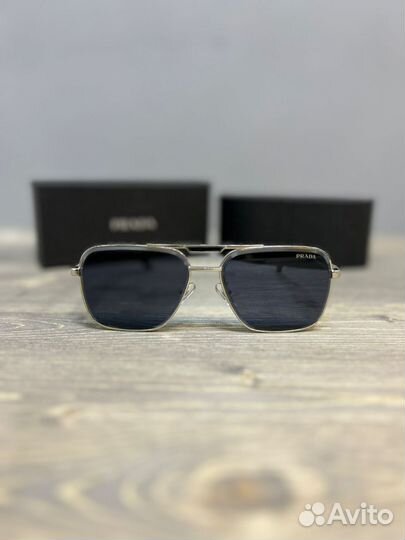 Солнцезащитные очки мужские prada