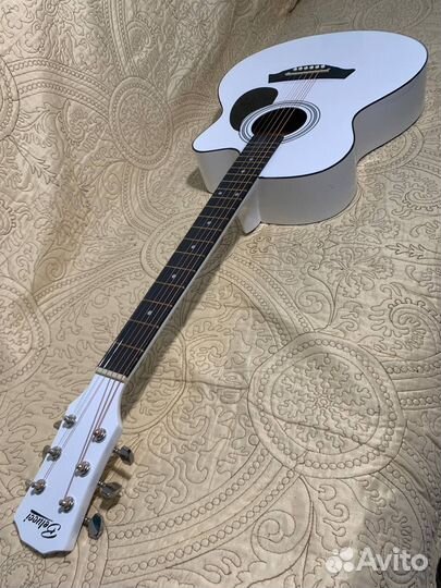 Акустическая гитара с чехлом