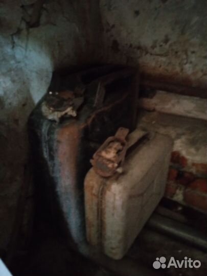 Железная канистра