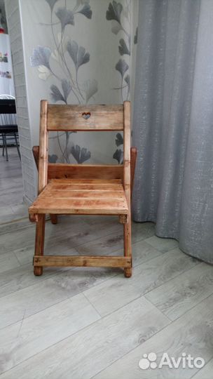 Складной стул из дерева