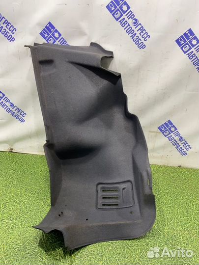 Обшивка багажника задняя правая Volvo S40 седан