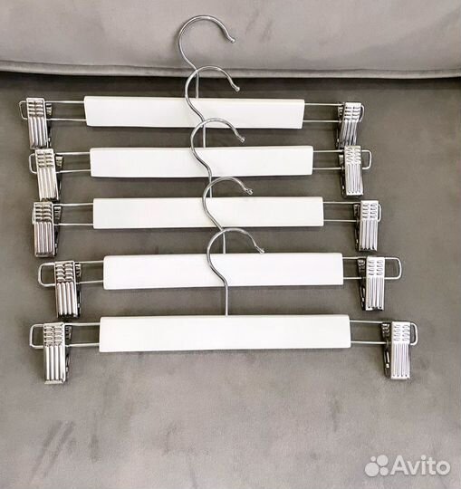 Вешалки плечики IKEA белые