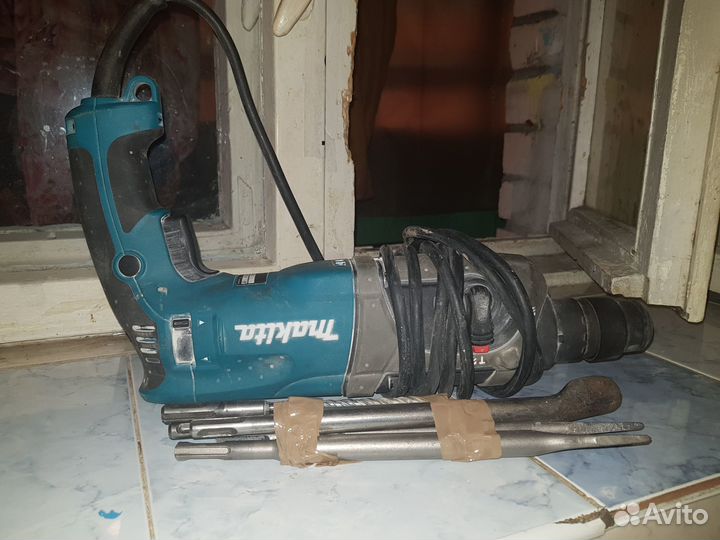 Продам перфоратор makita HR2470