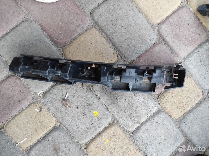 Mercedes W218 CLS Кронштейн переднего бампера