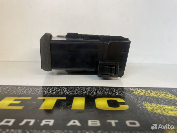 Решетка вентиляции Дефлектор правый Teana J32