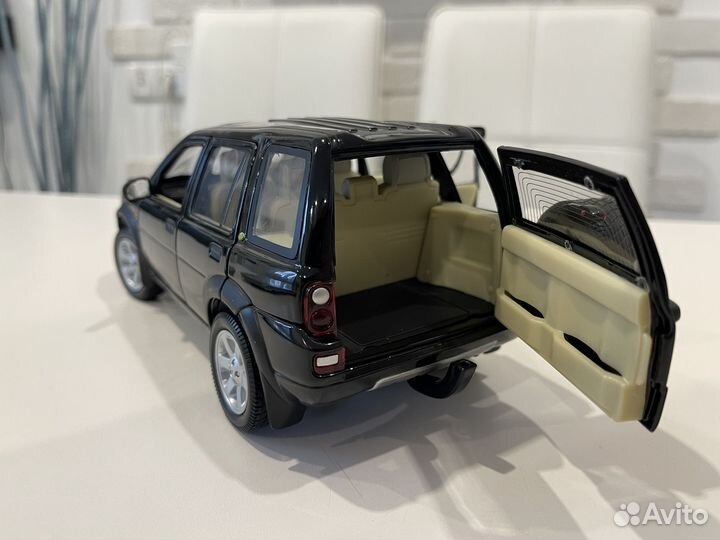 Land rover freelander 1:18 Ertl