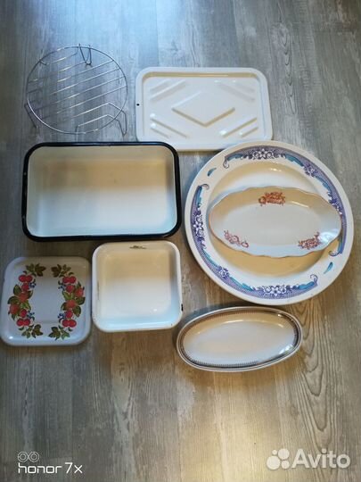 Посуда разная, чайник, термос, банки стекло