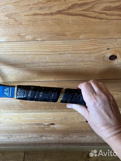 Теннисная ракетка