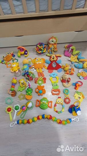 Развивающие игрушки для малышей пакетом