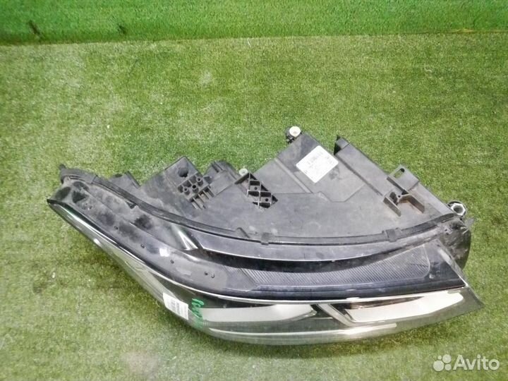 Фара правая Volkswagen Tiguan