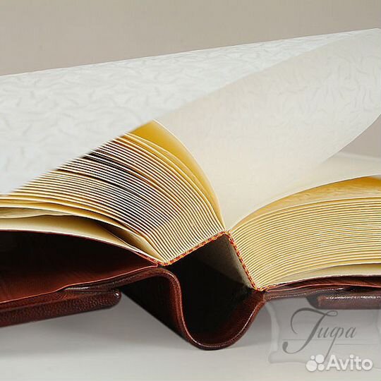 Фотоальбом в кожаном переплете