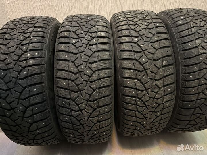 Bridgestone Blizzak Spike-02 SUV 225/55 R18 98T