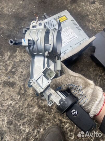 Замок зажигания Opel Astra H