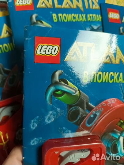 Журнал Лего Атлантис. Фигурка Lego кальмар, акула