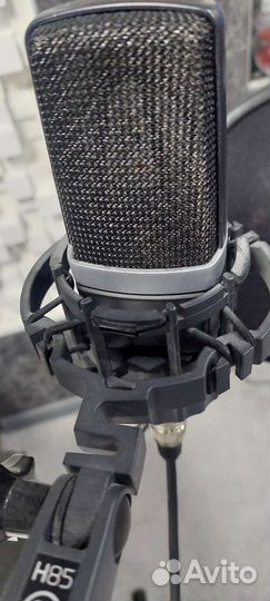 Студийный микрофон akg c214