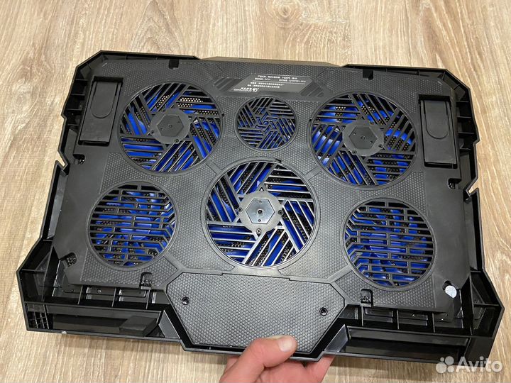 Охлаждающая подставка для ноутбука