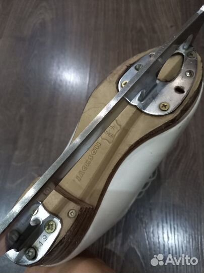 Продам коньки для фигурного катания