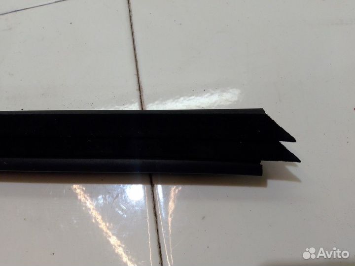 Уплотнитель стекла двери внутренний передний правы