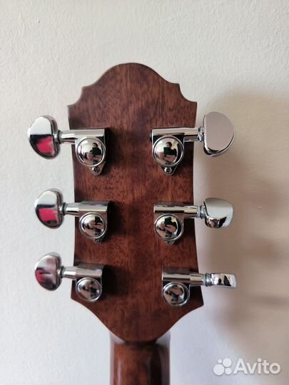 Акустическая гитара