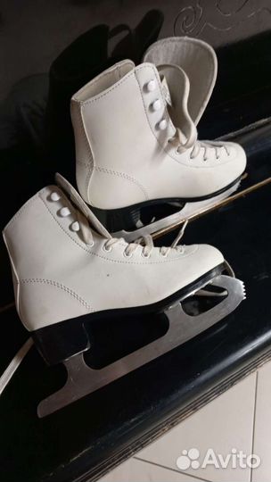 Коньки фигурные для девочки
