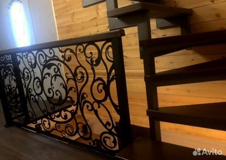 Лестница Г-образная с поворотными ступенями