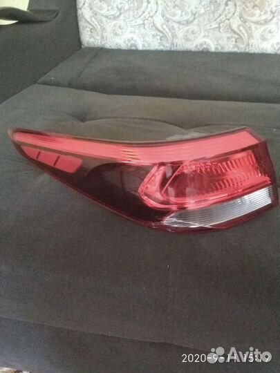 Задний левый фонарь