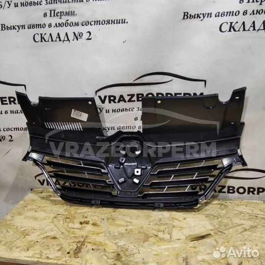 Решетка радиатора Renault Logan