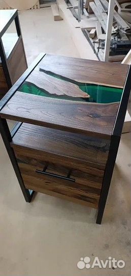 Тумбочка прикроватная