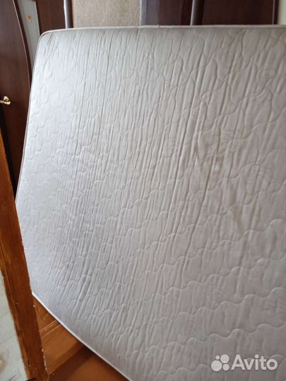 Матрас 160х200 б/у в отличном состоянии