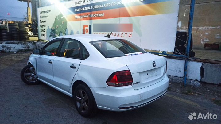 Кнопка открывания багажника Volkswagen Polo Sedan