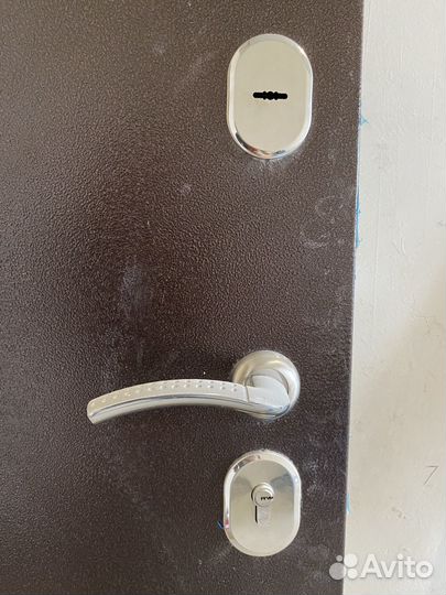 Дверь входная металлическая