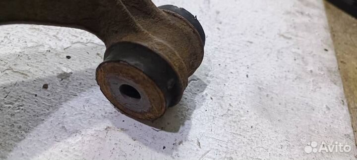 Рычаг задний верхний левый 20252FG010