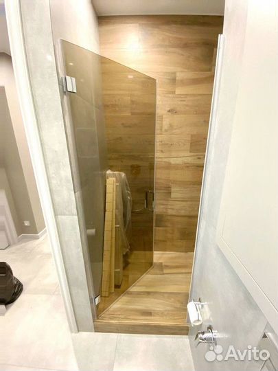 Дверь стеклянная межкомнатная