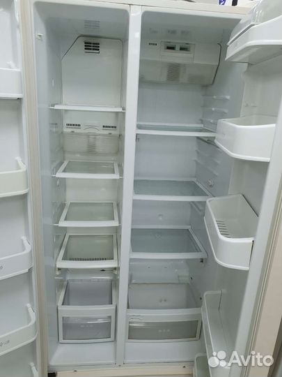 Двухдверный холодильник LG. No frost