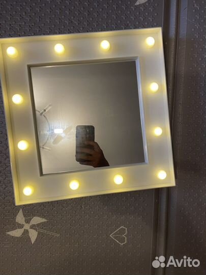 Зеркало с подсветкой 30*30 см