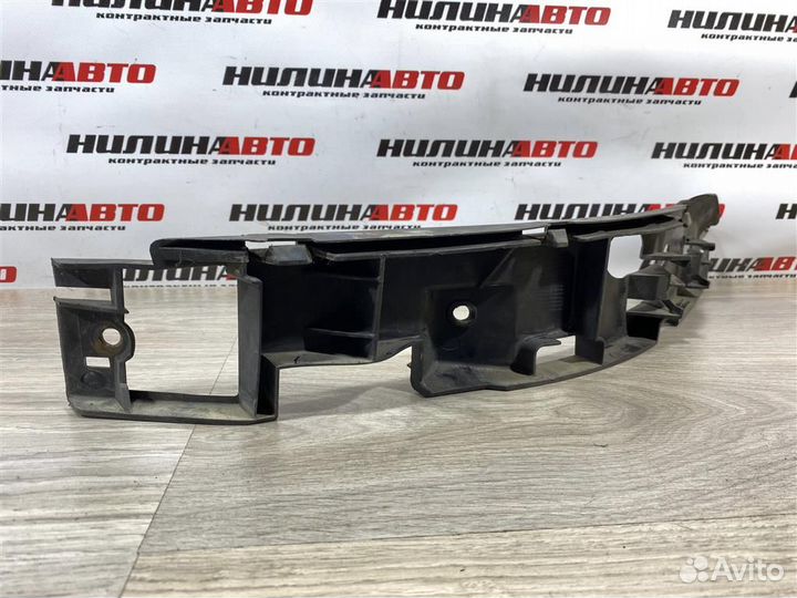 Кронштейн переднего бампера левый VW Туарег