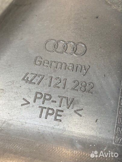 Воздуховод радиатора правый Audi Allroad C5 BAS