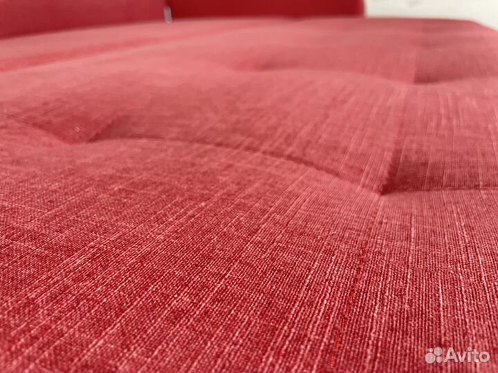 Диван прямой с подлокотниками