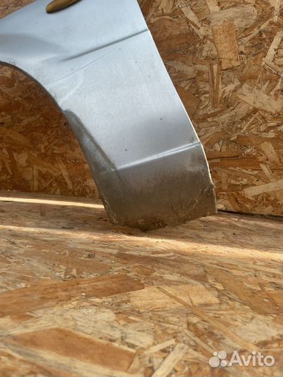 Переднее крыло Mazda Familia S-Wagon