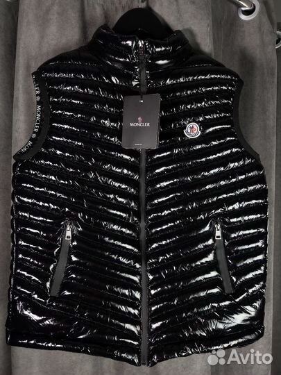 Жилетка глянцевая Moncler