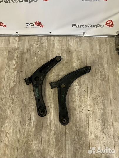 Рычаги передние нижние Mitsubishi Lancer Outlander