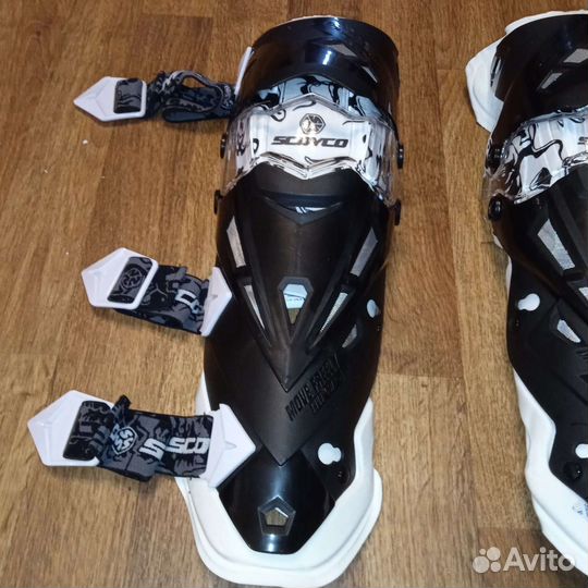 Мотоциклетные защитные наколенники