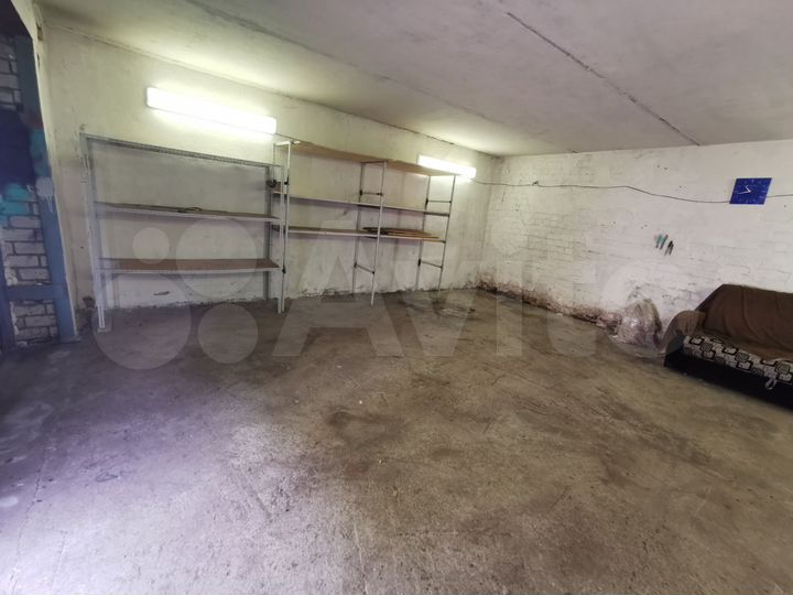 Гараж, > 30 м²