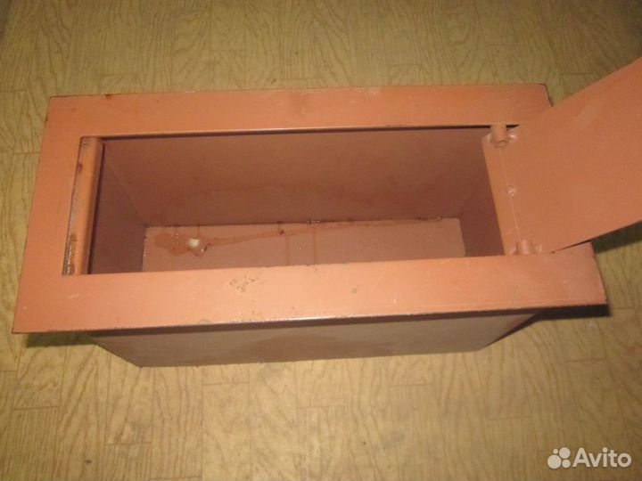 Сейф металлический