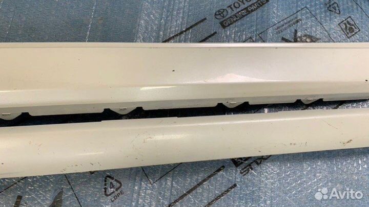 Накладка на подножку правая Toyota Land Cruiser