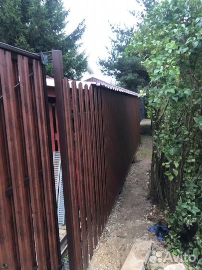 Заборы из профнастила / Заборы из евроштакетника