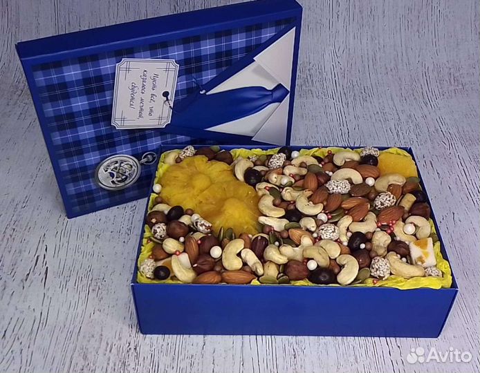 Подарок мужчине. Орехи сухофрукты на день рождения